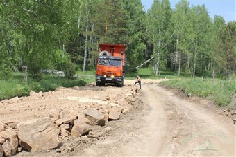 Продолжается строительство центральной дороги на территории ДНТ «Малые поляны»